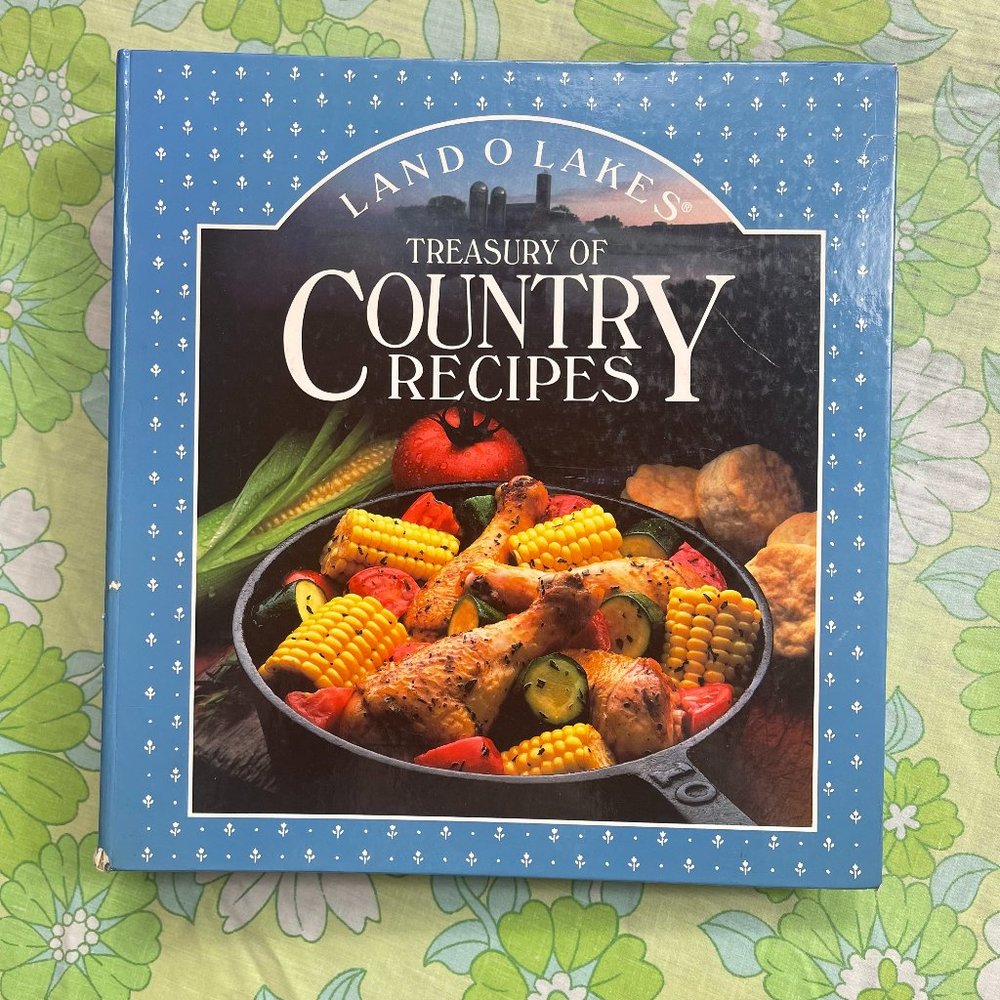 Vintage 1989 Land O Lakes Treasury of Country Recipes Hardcover Binder Cook Book